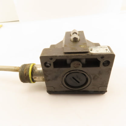Balluff BNS 543-B2-D16 Plunger Limit Switch 2 Position