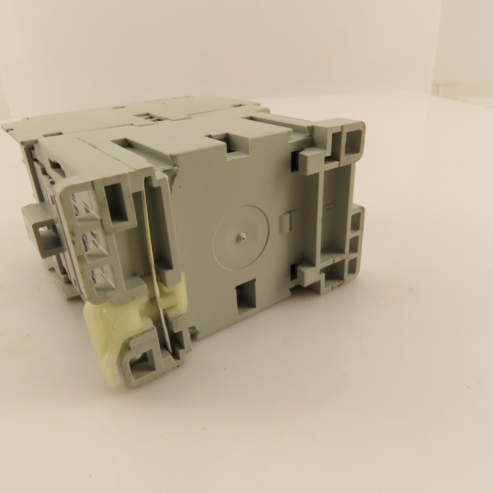 Allen Bradley 100-C09KD10 Contactor Relay 600V 25A 3Ph 7.5Hp 110/120V Coil