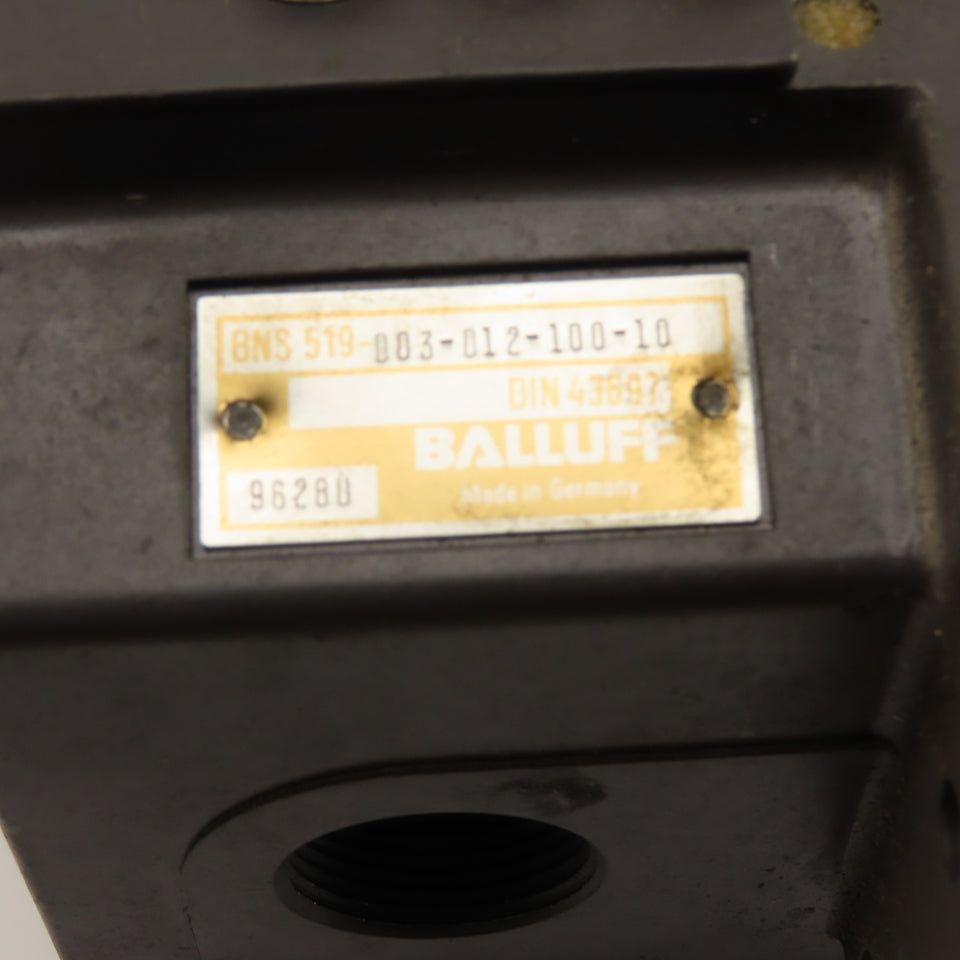 Balluff BSN519-D03-D12-100-10 3 Position Chisel Tip Plunger Limit Switch