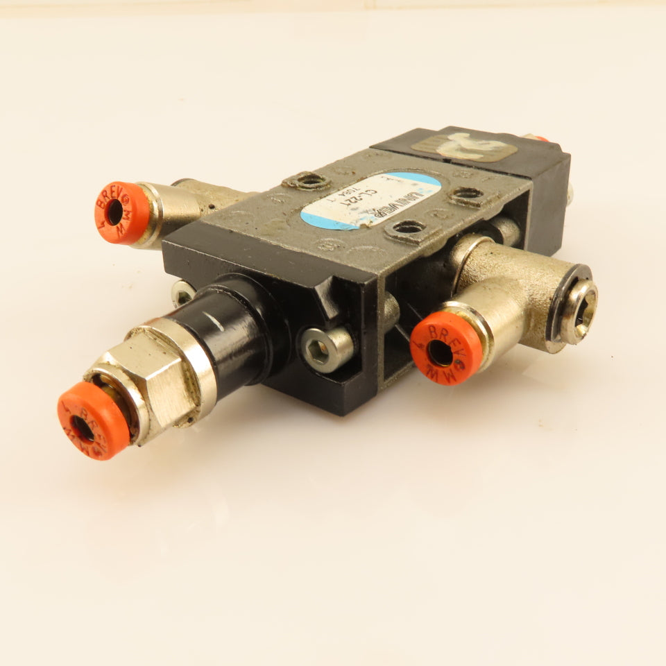 Univer CL-221 3 Port 2 Way Pneumatic Air Pilot Directional Valve 1/8" NPT