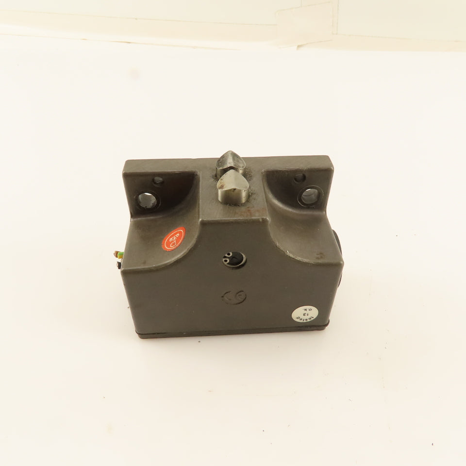 Euchner SN02D12-MC907 230V AC 24V DC 2 Position Chisel Tip Limit Switch