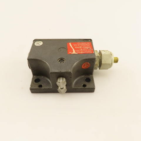 Euchner D12-C907 250VAC  2 Position Chisel Tip Limit Switch