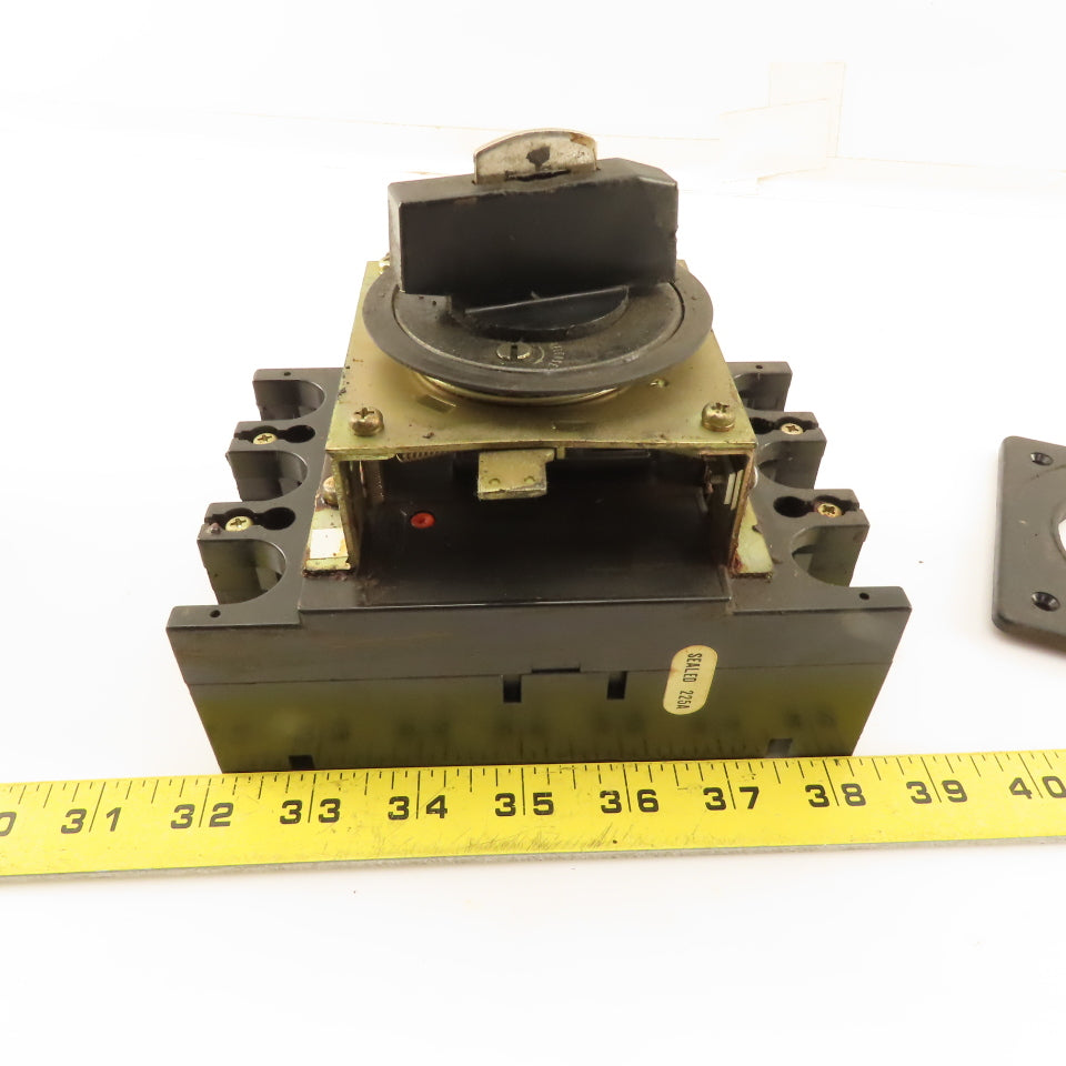 Terasaki T0-225CB 225A 600VAC Mains Disconnect Breaker Panel Operator Switch