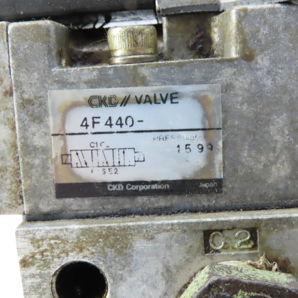 CTD 4F440 5/3 Position Double Solenoid Valve Manifold 24VDC Coil