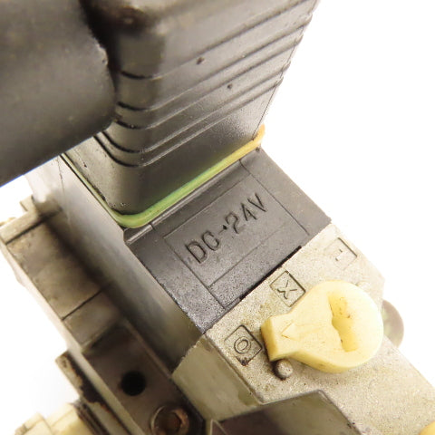 CTD 4F440 5/3 Position Double Solenoid Valve Manifold 24VDC Coil