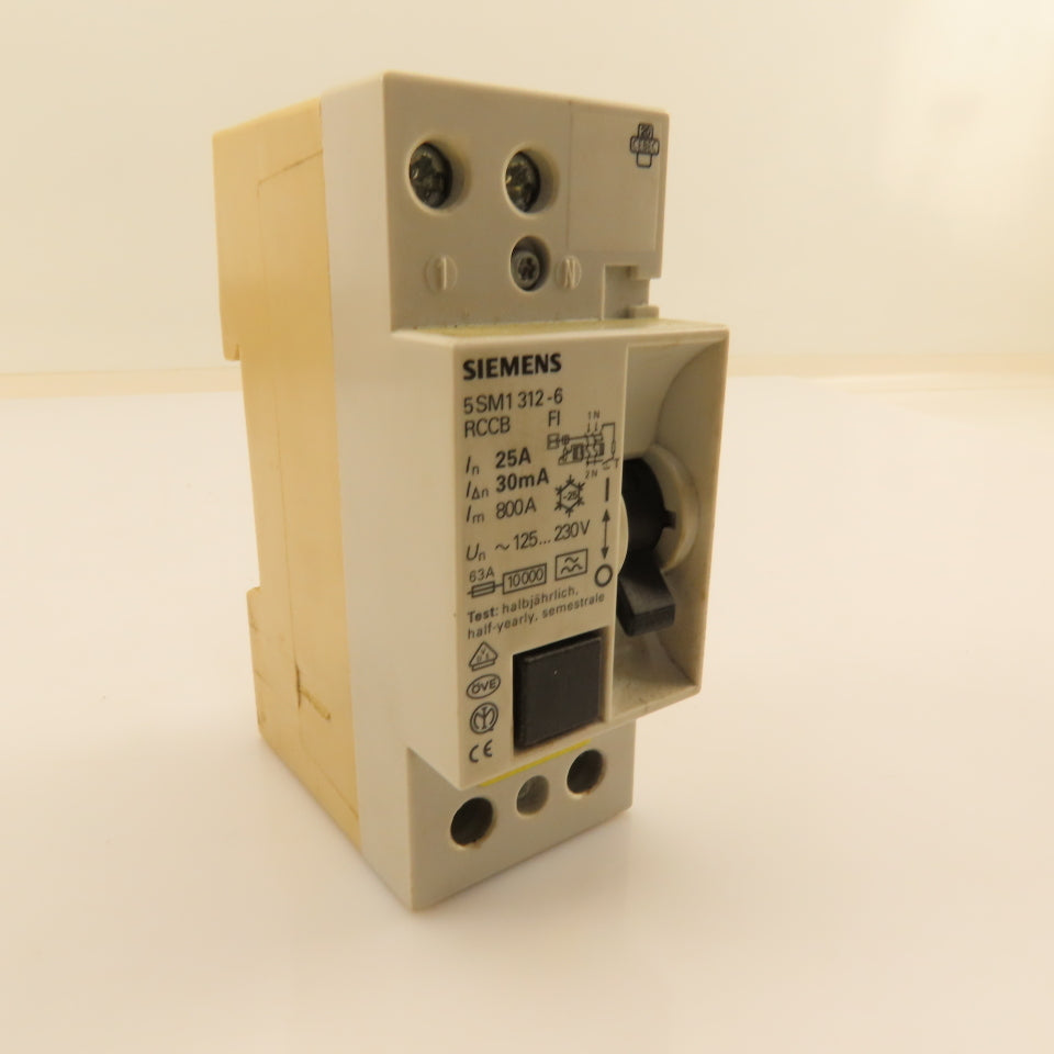 Siemens 5SM1312-6 25A 115-230VAC 2 Pole Circuit Breaker