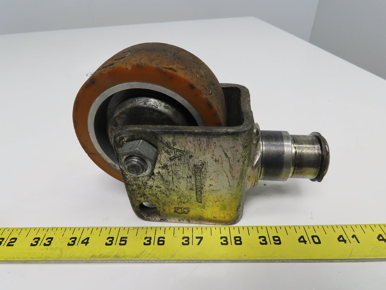 Jungheinrich ESE120 Pallet Truck Caster Wheel Stem Mount