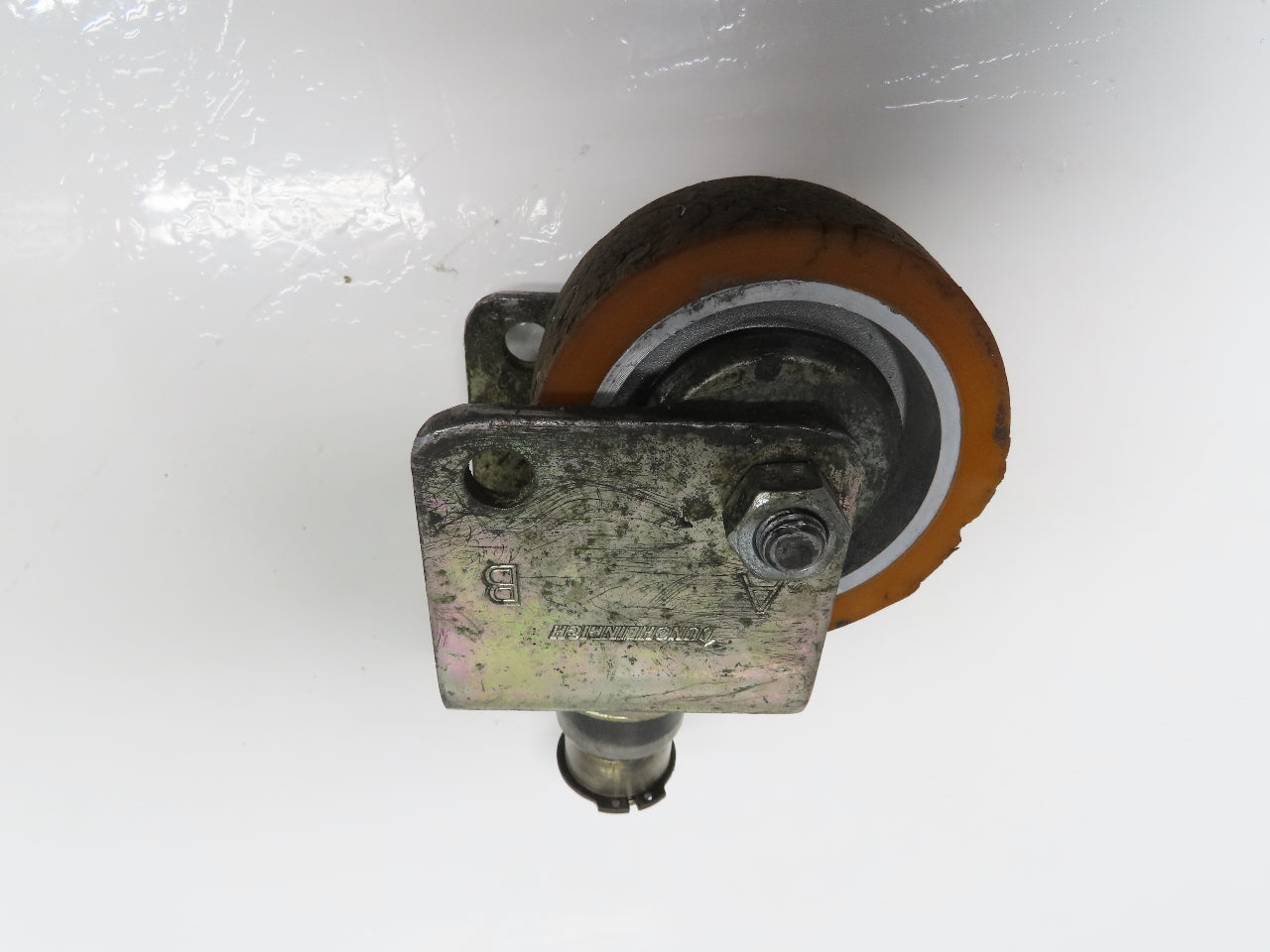 Jungheinrich ESE120 Pallet Truck Caster Wheel Stem Mount