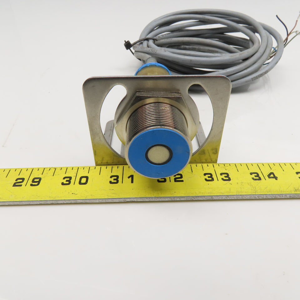 Sick UM30-212113 Ultra Sonic Distance Sensor 1030VDC W/ Cable And Mount