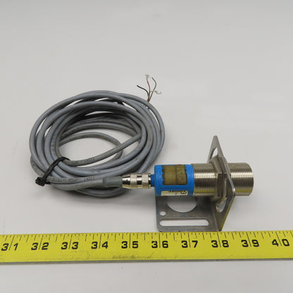 Sick UM30-212113 Ultra Sonic Distance Sensor 1030VDC W/ Cable And Mount