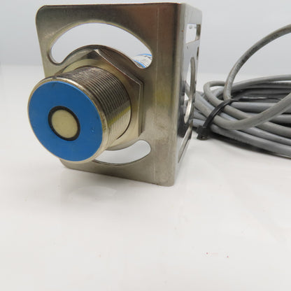 Sick UM30-212113 Ultra Sonic Distance Sensor 1030VDC W/ Cable And Mount