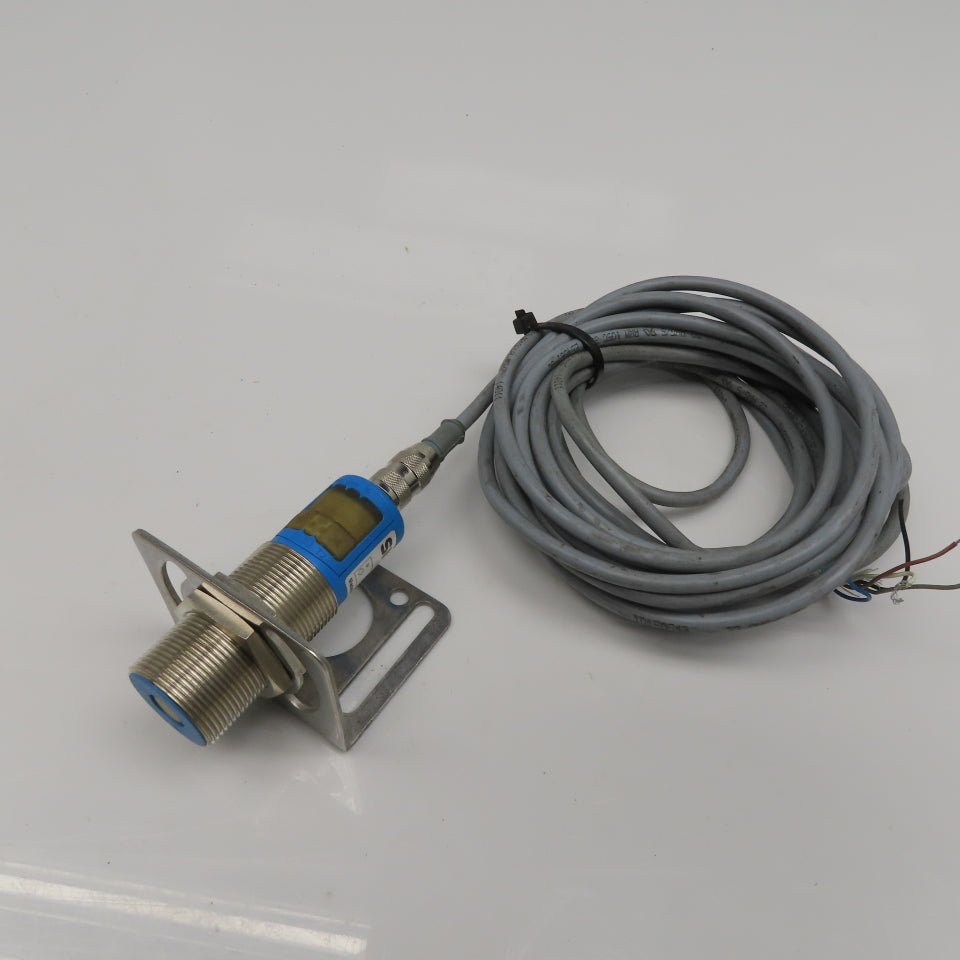 Sick UM30-212113 Ultra Sonic Distance Sensor 1030VDC W/ Cable And Mount