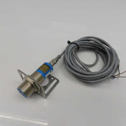 Sick UM30-212113 Ultra Sonic Distance Sensor 1030VDC W/ Cable And Mount