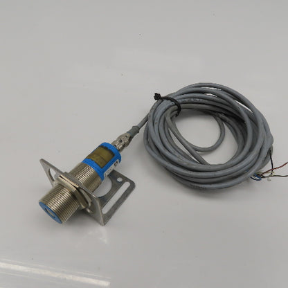 Sick UM30-212113 Ultra Sonic Distance Sensor 1030VDC W/ Cable And Mount