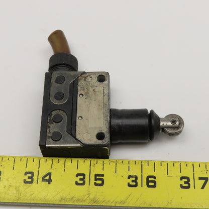 Omron D4E Roller Plunger Limit Switch 125VAC 30VDC