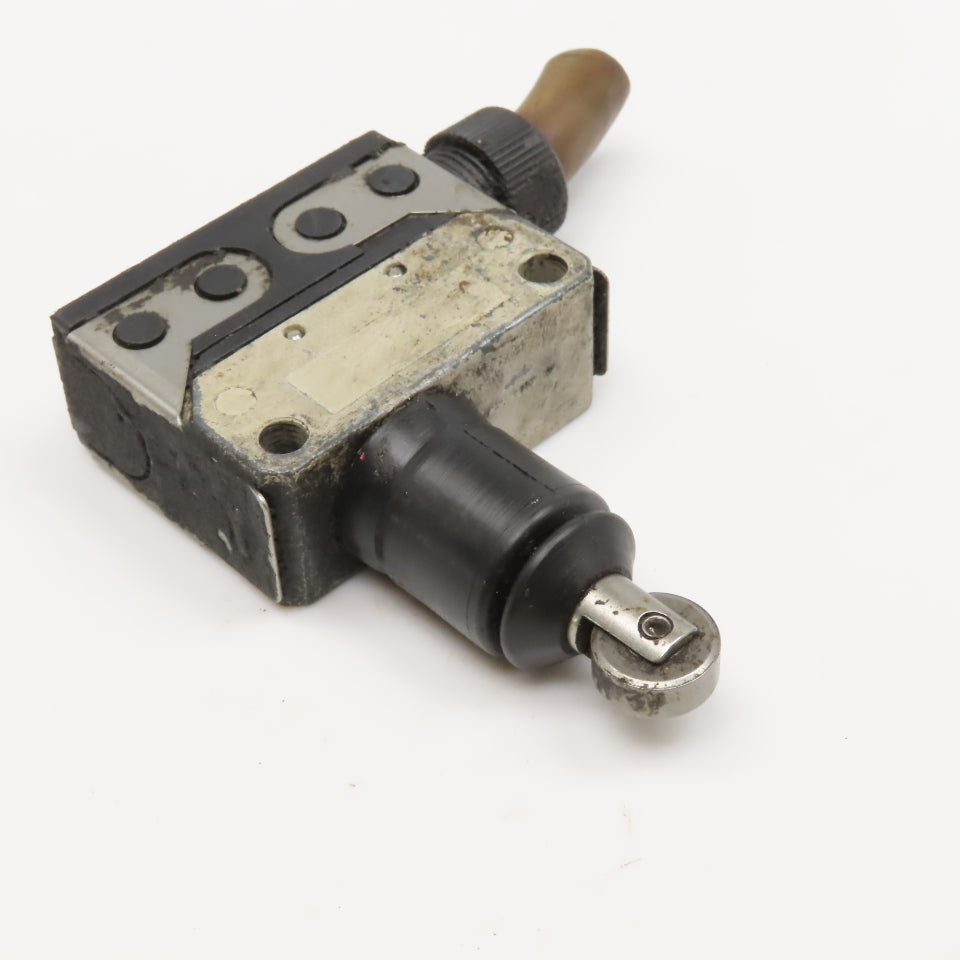 Omron D4E Roller Plunger Limit Switch 125VAC 30VDC
