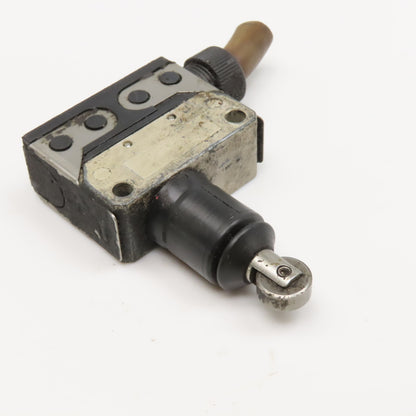 Omron D4E Roller Plunger Limit Switch 125VAC 30VDC
