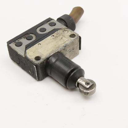 Omron D4E Roller Plunger Limit Switch 125VAC 30VDC