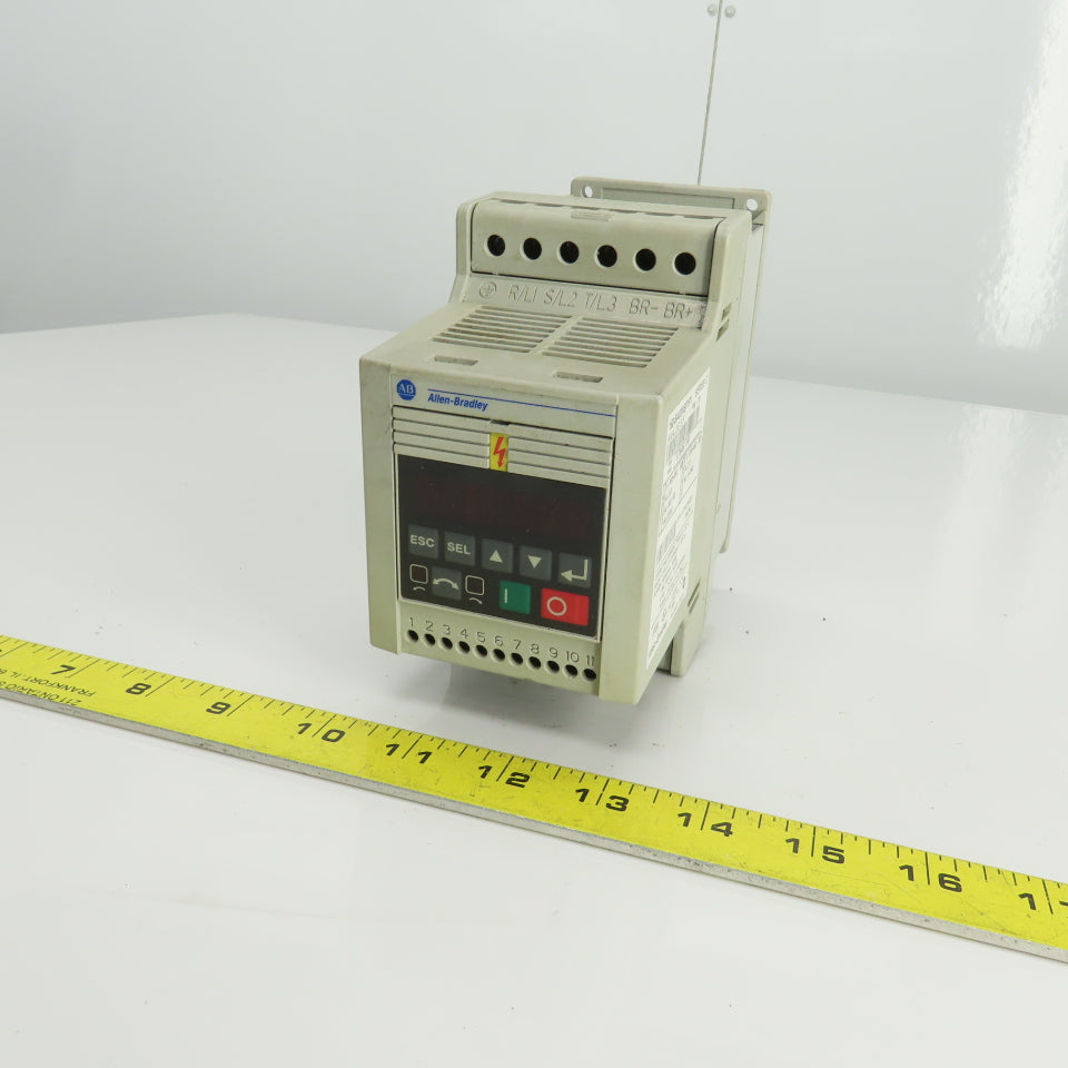 Allen Bradley 160-BA03NSF1P1 Ser C Speed Controller 1HP/0.75KW FRN7.06 380-460V