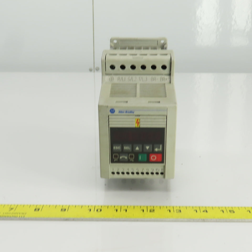 Allen Bradley 160-BA03NSF1P1 Ser C Speed Controller 1HP/0.75KW FRN7.06 380-460V