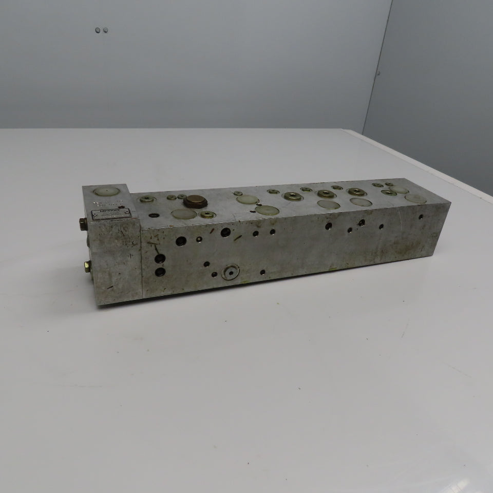 Vickers MCD-3059-12 DG4V Series 7 Valve Manifold Block