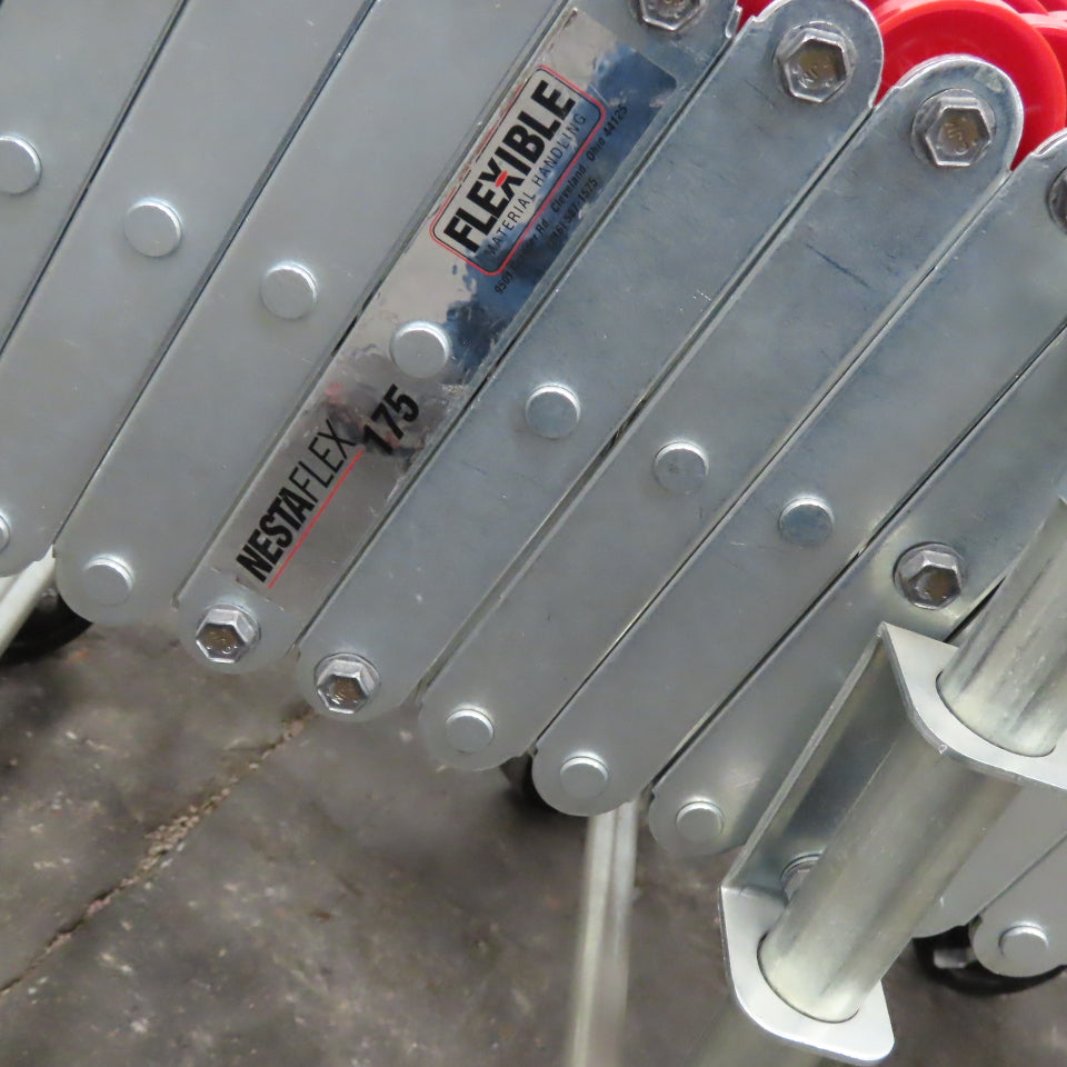 NestaFlex 175 18" Wide Gravity Skate Wheel Flexible Conveyor 17' L