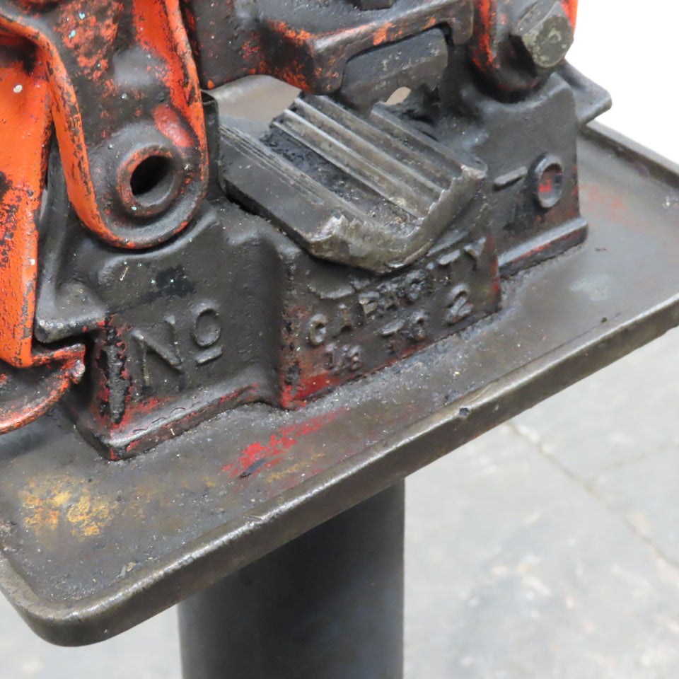 NYE No 70 Vintage Pipe Vise On Stand 1/2"-2" Bar Clamp