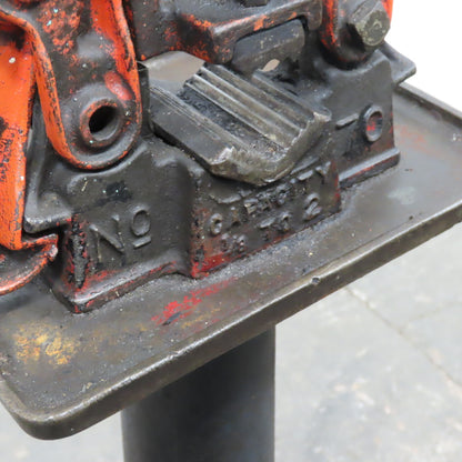 NYE No 70 Vintage Pipe Vise On Stand 1/2"-2" Bar Clamp