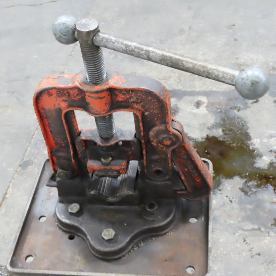 NYE No 70 Vintage Pipe Vise On Stand 1/2"-2" Bar Clamp