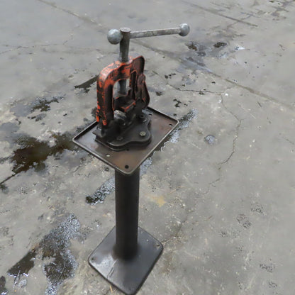 NYE No 70 Vintage Pipe Vise On Stand 1/2"-2" Bar Clamp
