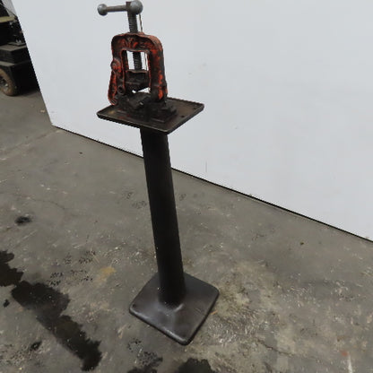 NYE No 70 Vintage Pipe Vise On Stand 1/2"-2" Bar Clamp