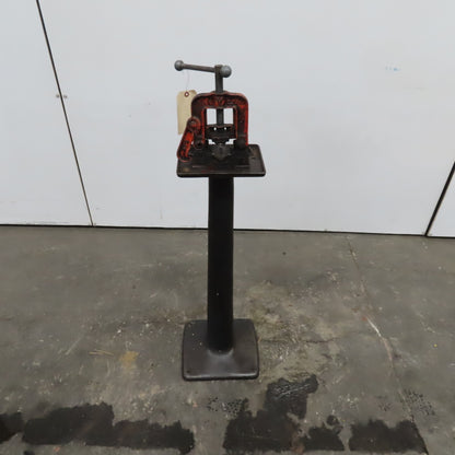 NYE No 70 Vintage Pipe Vise On Stand 1/2"-2" Bar Clamp