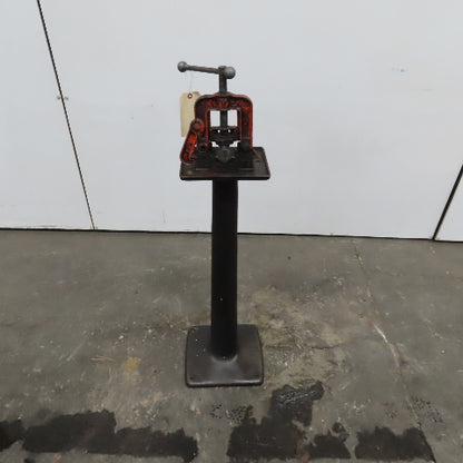 NYE No 70 Vintage Pipe Vise On Stand 1/2"-2" Bar Clamp