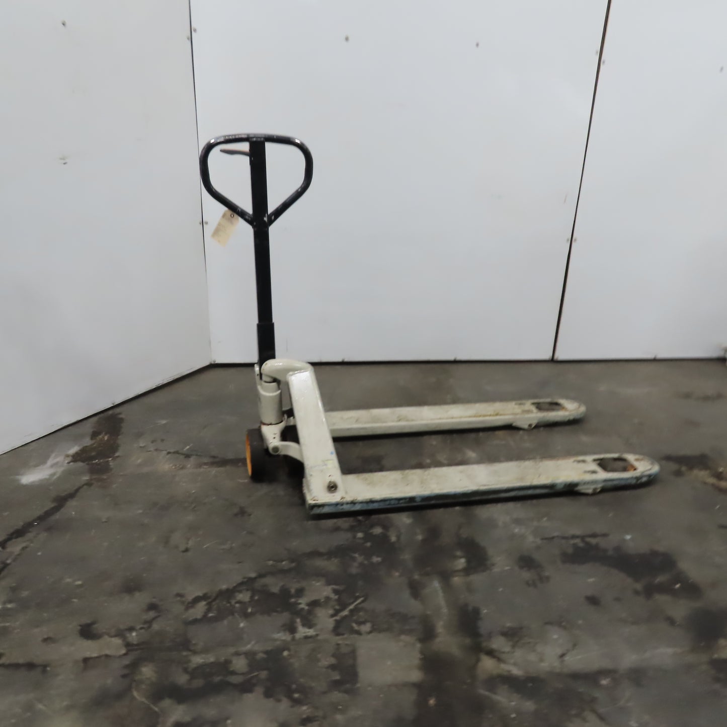 (B Unlisted) Crown Pallet Jack