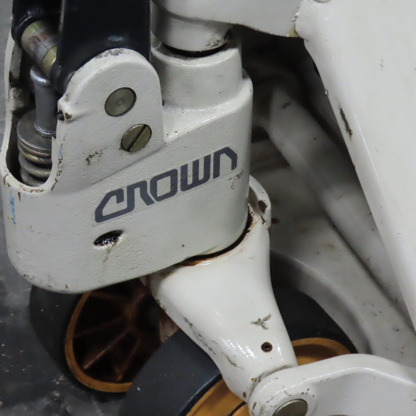 (B Unlisted) Crown Pallet Jack