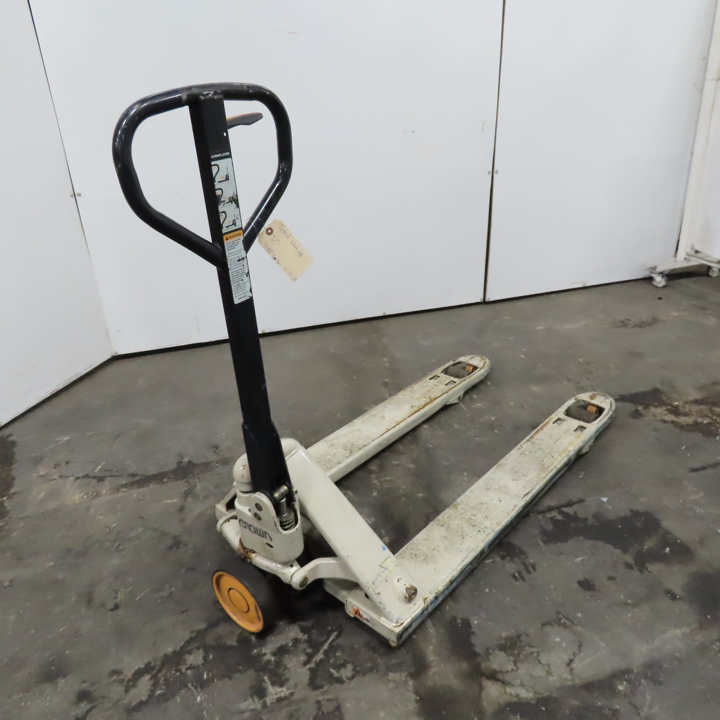 (B Unlisted) Crown Pallet Jack