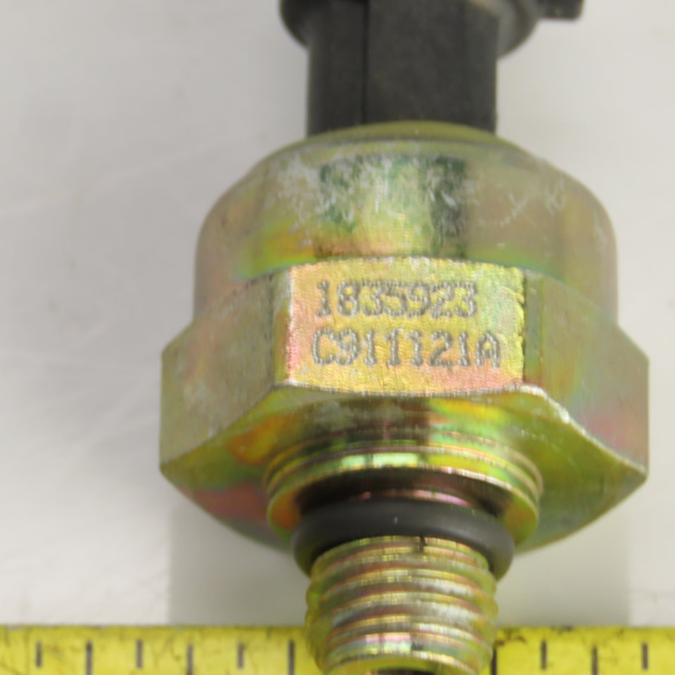 1835923 C911121A Diesel Engine Oil Pressure EOP Sensor Switch