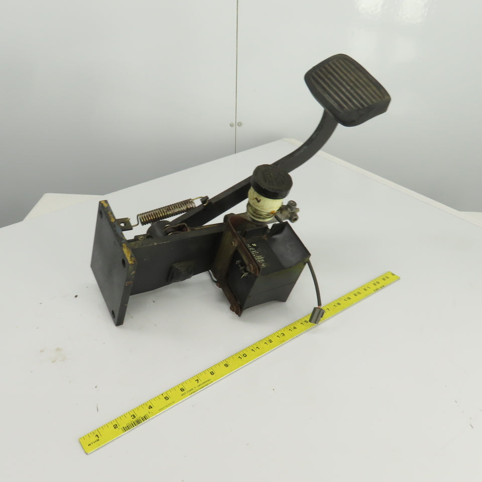 Caterpillar Model 2EC30 Foot Brake & Horn Assembly