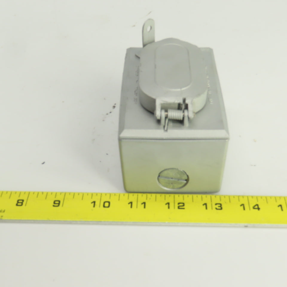 Hubbell Wet Locations When Closed Dual 115V Outlet
