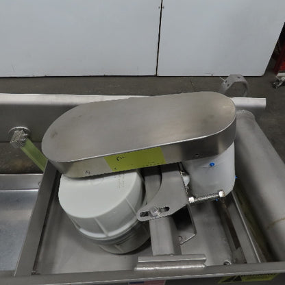 Hanging Stainless Steel Pan 60"x17-1/2" Vibratory Shaker Washdown Conveyor