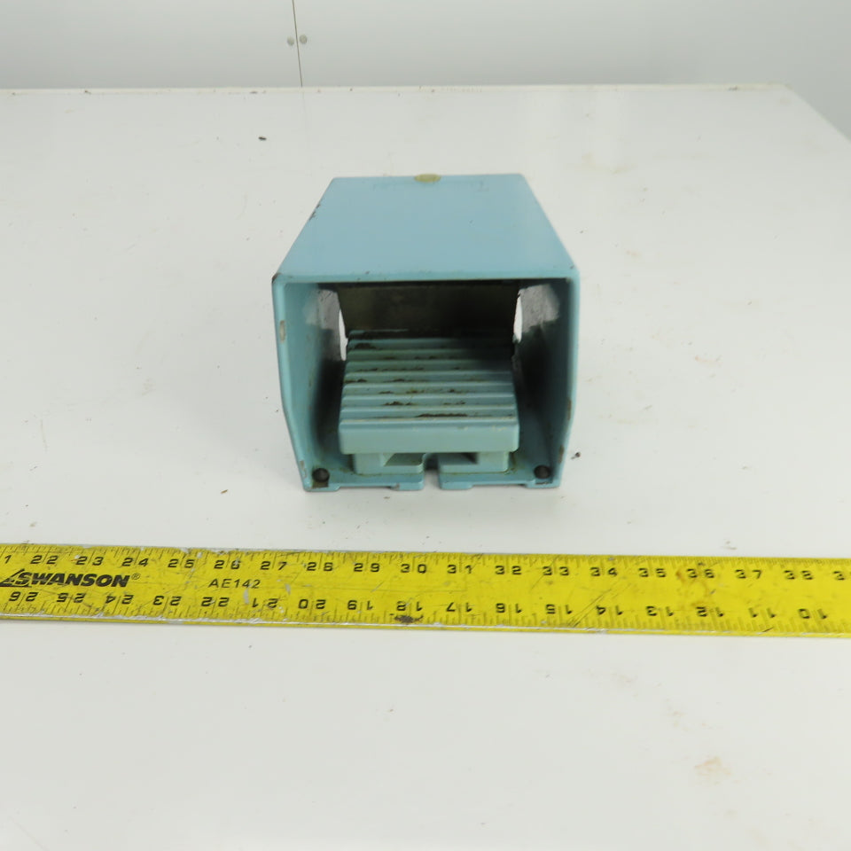 Telemecanique XPE-M Foot Switch W/Guard 240V 3A