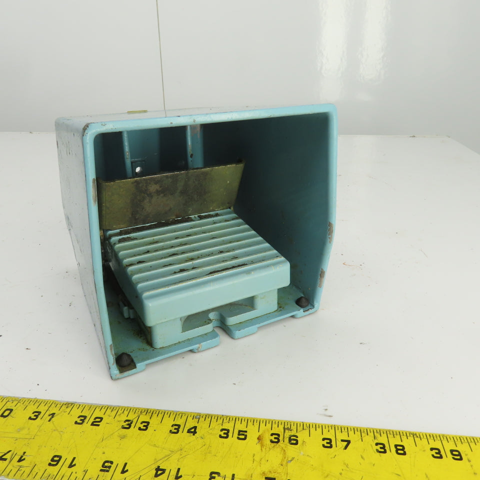 Telemecanique XPE-M Foot Switch W/Guard 240V 3A