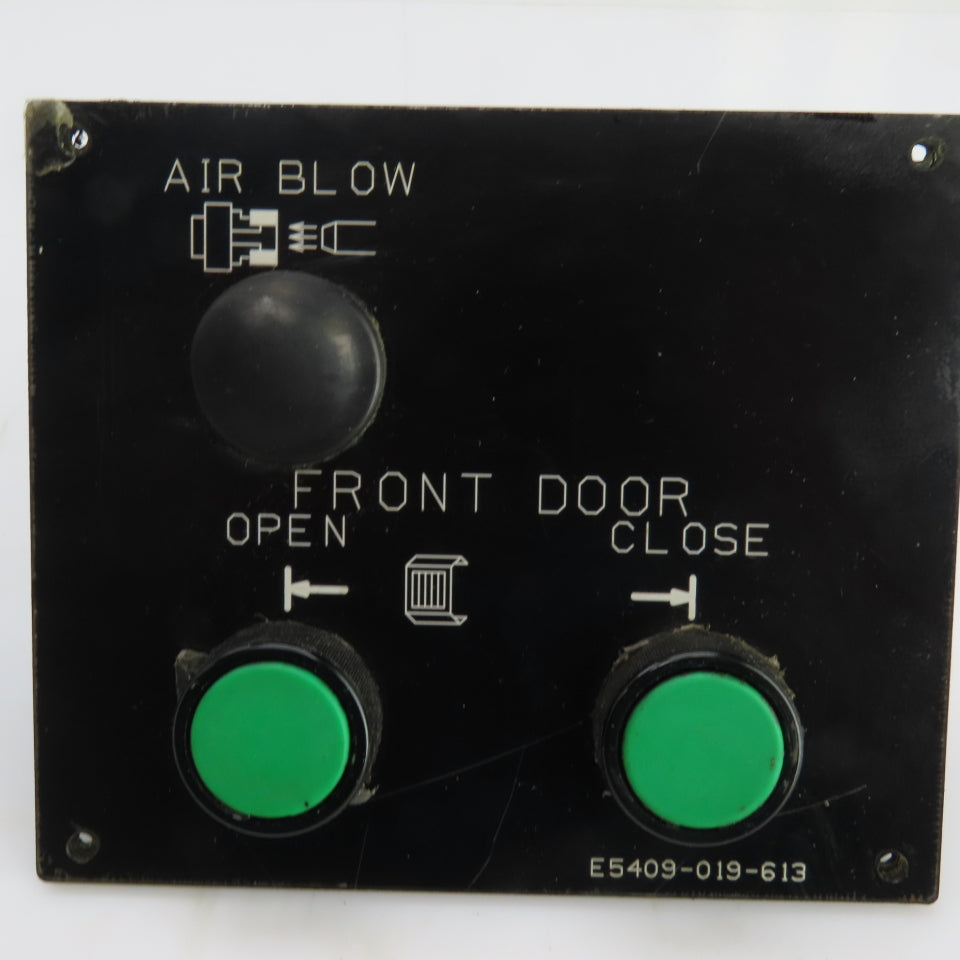 Okuma E5409-019-613 LU15 CNC Lathe Front Door Open/Close Operator Panel