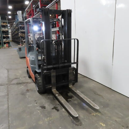 Toyota 8FGCU25 2016 3 Stage LP Gas Forklift 189" Lift 5000Lbs. 42" x 4" Forks