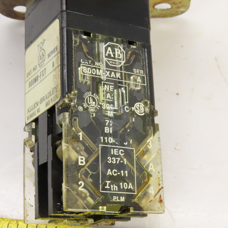 Allen Bradley 800MR-FXT Ser A 300VAC Push Button E-Stop Switch Push Pull