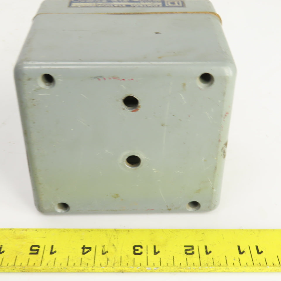 Square D KY-1 Class 9001 Control Station 120-600V 2 Position Selector Switch