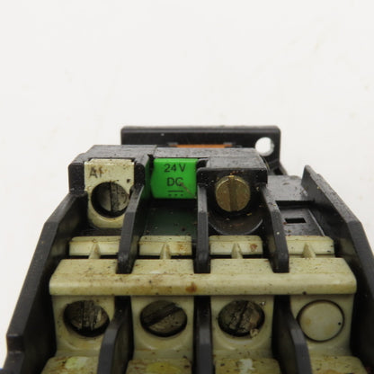 Siemens 3TF4122-0B Contactor Relay 600V 18A 2NO/2NC 10Hp MAX 24VDC Coil