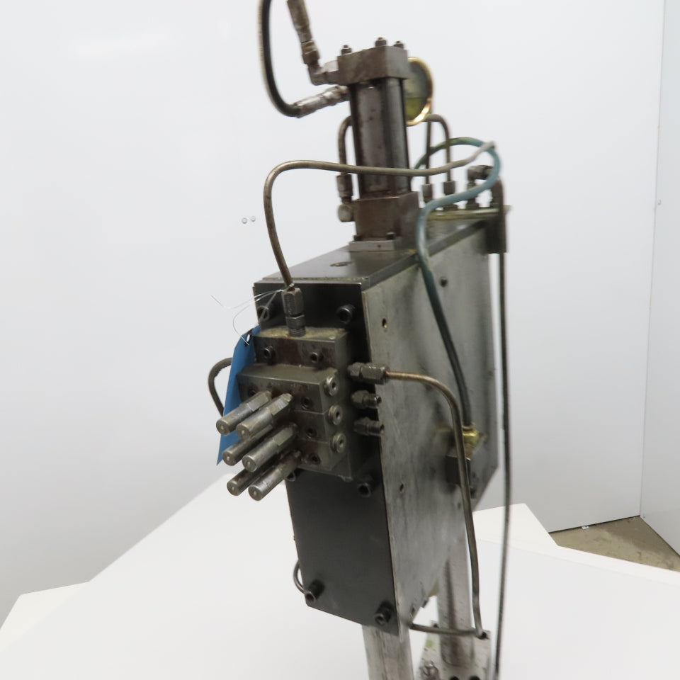 Hydraulic Twin Post Clamping Fixture 2-1/2" Stroke 6" Between Post