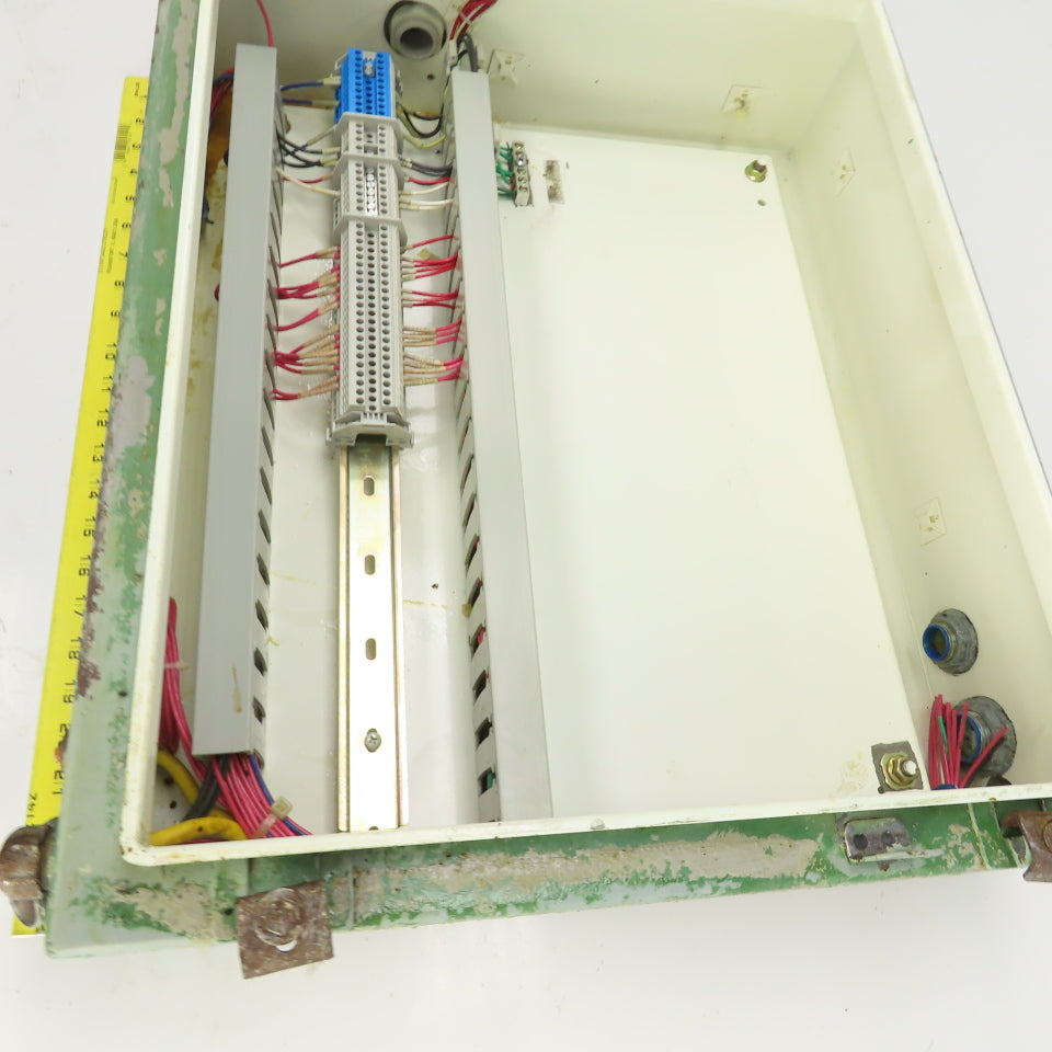 Allen Bradley 2711P-RP8A Ser A Panelview Plus 1250 W/20" x 24" x 6" Enclosure