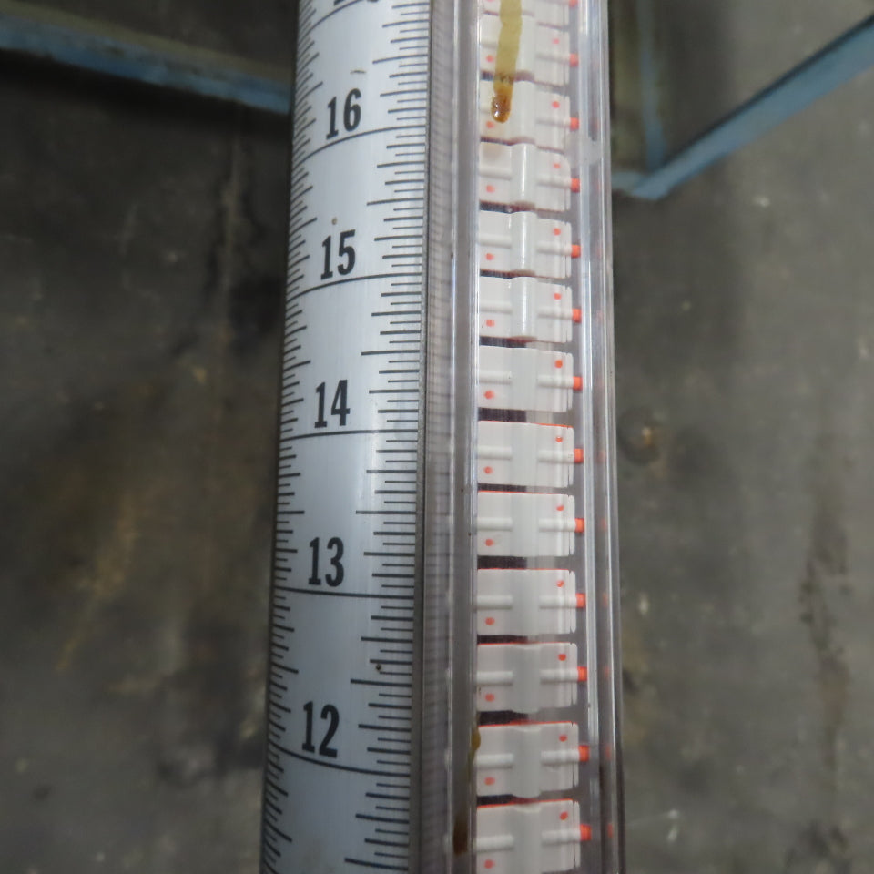 Gems Suresight Visual Liquid Level Indicator 106" 300°F Side Port Flange 1-1/2"